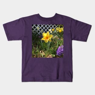 Yellow and Orange Daffodil With Friends Kids T-Shirt